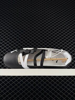Puma Speed ​​Ballet Black & White Lace Ballet Flats